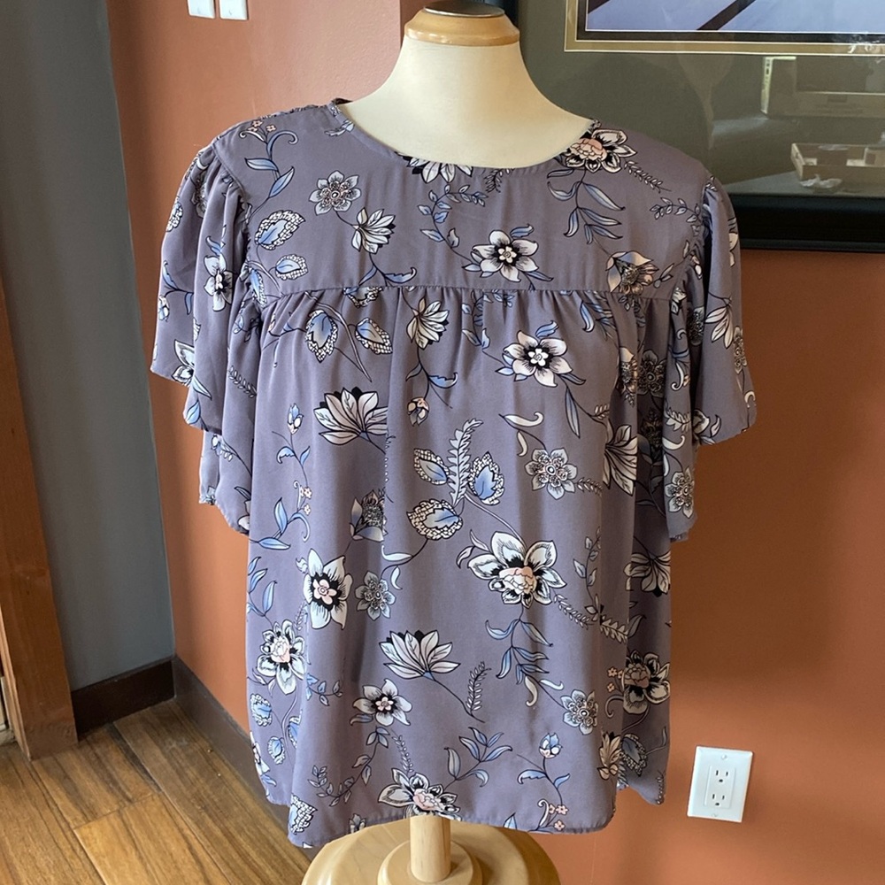 Jules & Leopold ladies blouse in size small. Mauve colour with floral pattern